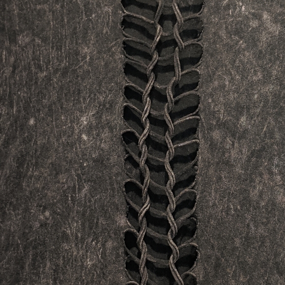 Romeo & Juliet Couture Cut-Out Back Tee - Picture 4 of 4